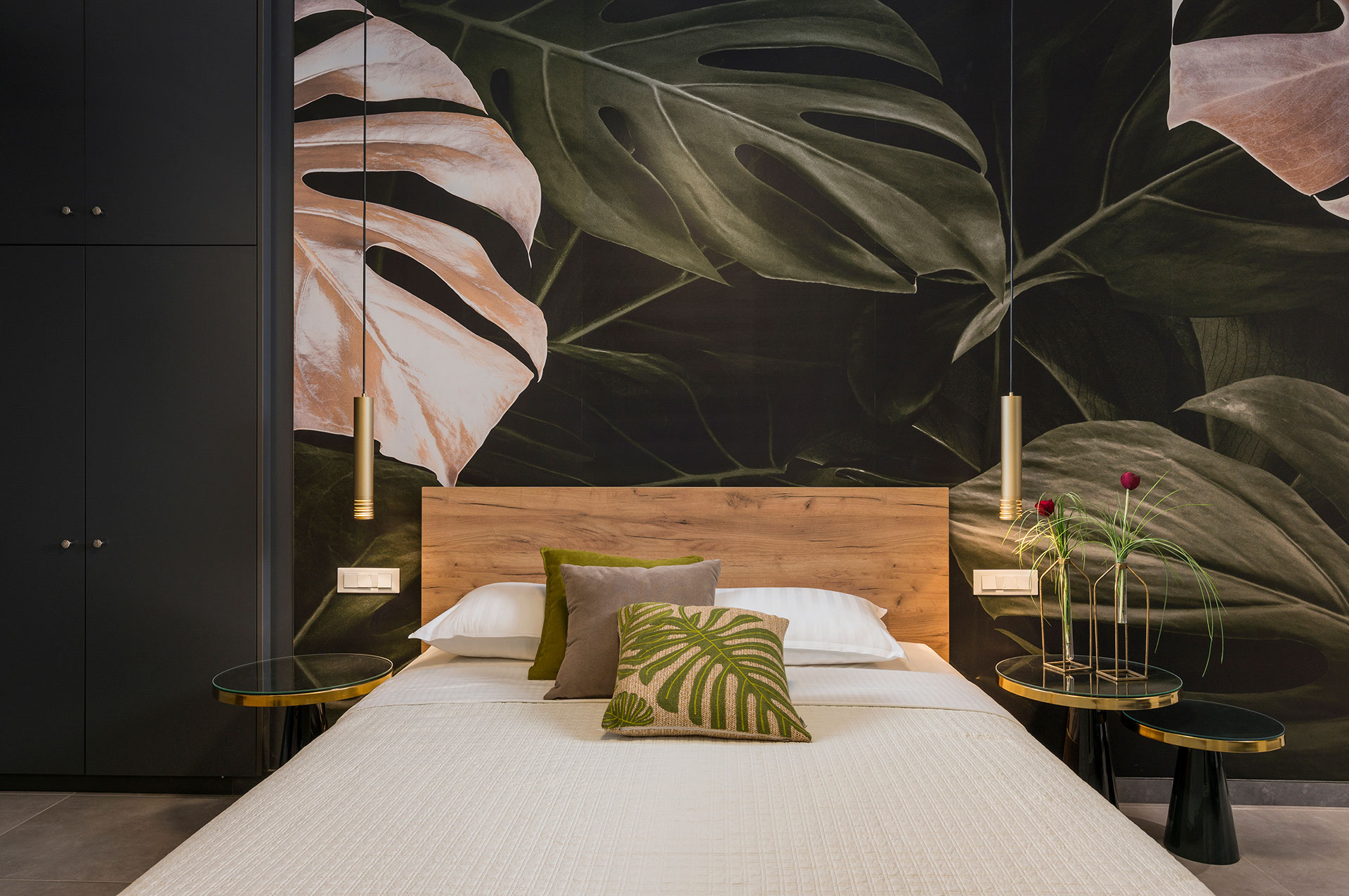 master-bedroom-floor-west-image