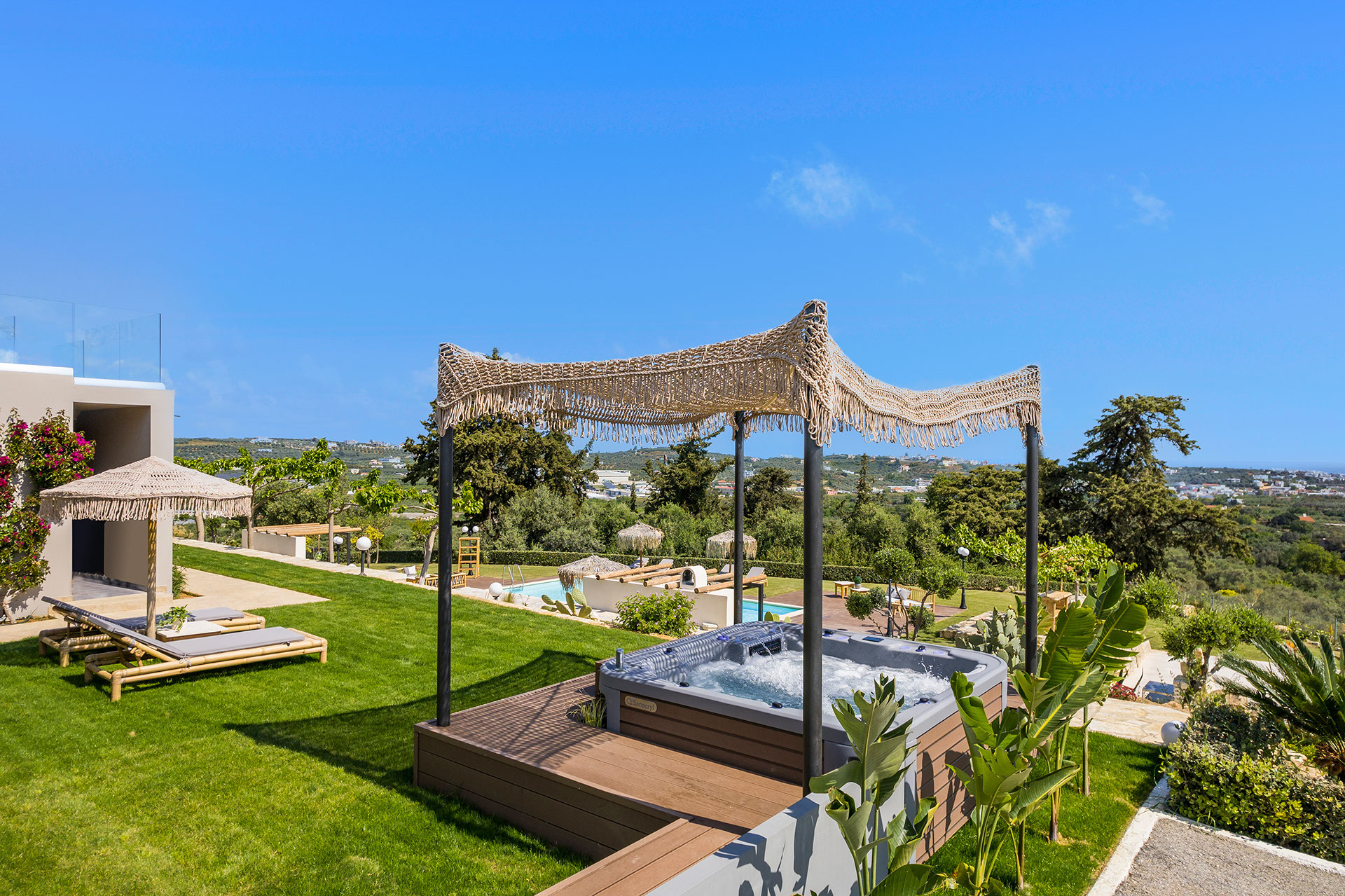 outdoor-hot-tub-image