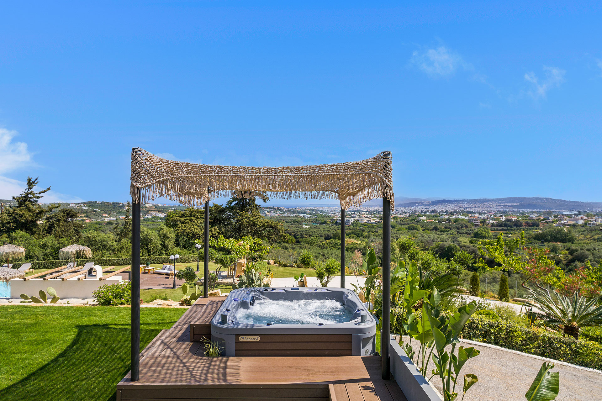outdoor-hot-tub-image