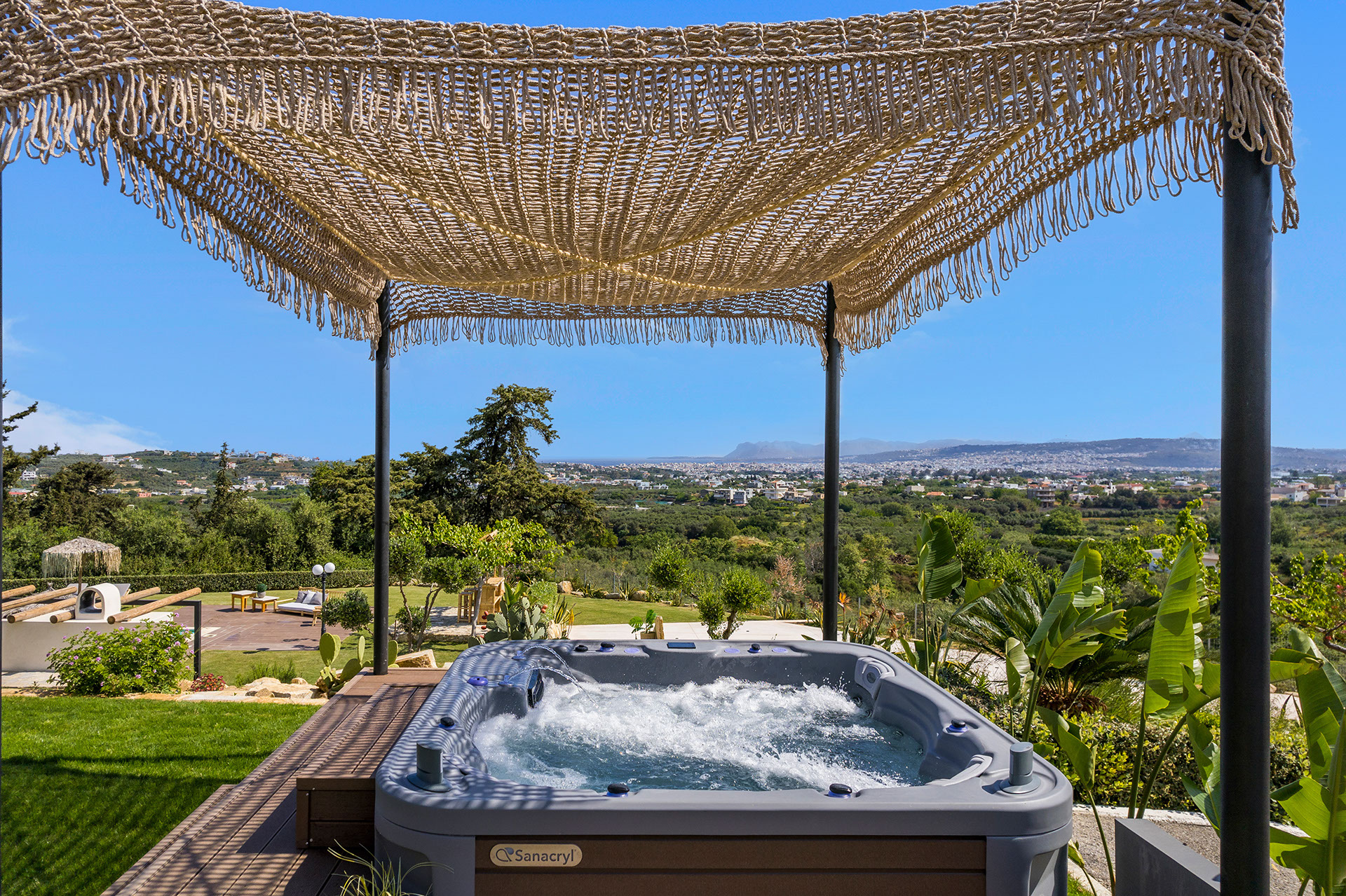 outdoor-hot-tub-image