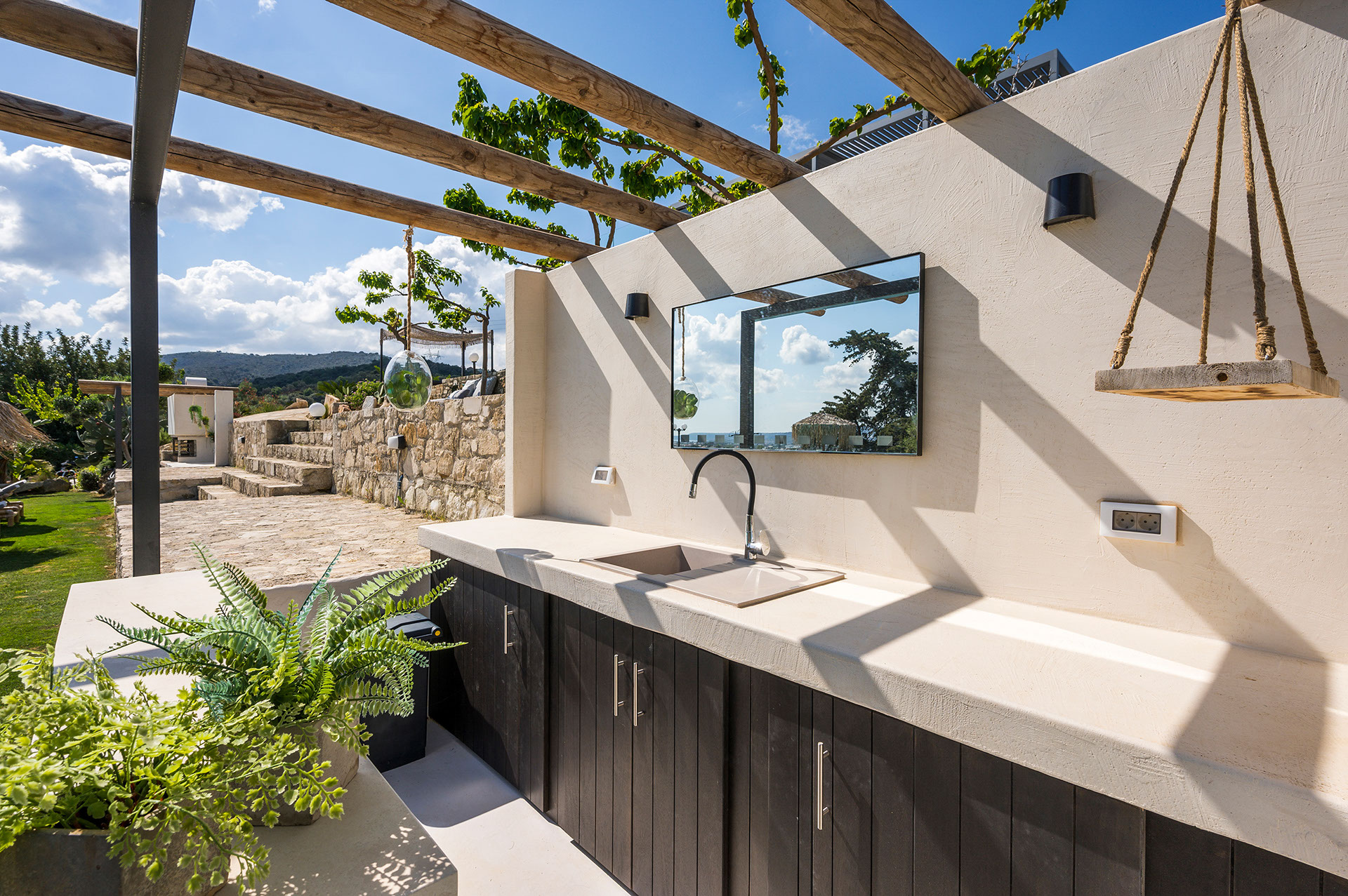 outdoor-bar-image